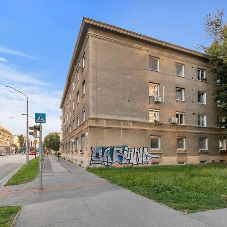Bratislava Touch 2 Bedroom Apt מראה חיצוני תמונה
